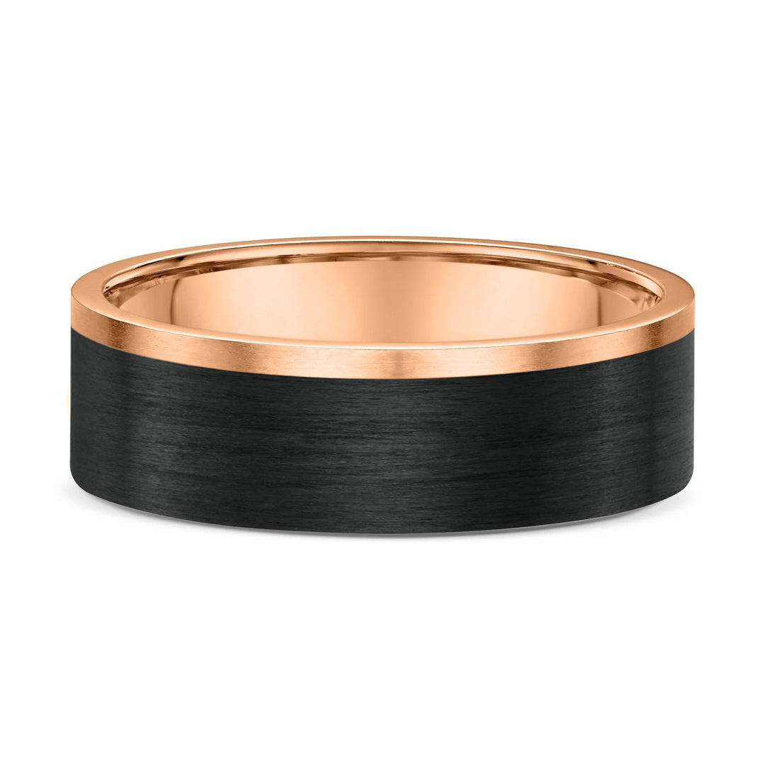 18K Gold Men’s Wedding Band with Black Carbon Fibre Inlay