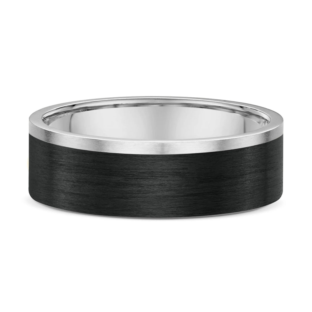 18K Gold Men’s Wedding Band with Black Carbon Fibre Inlay