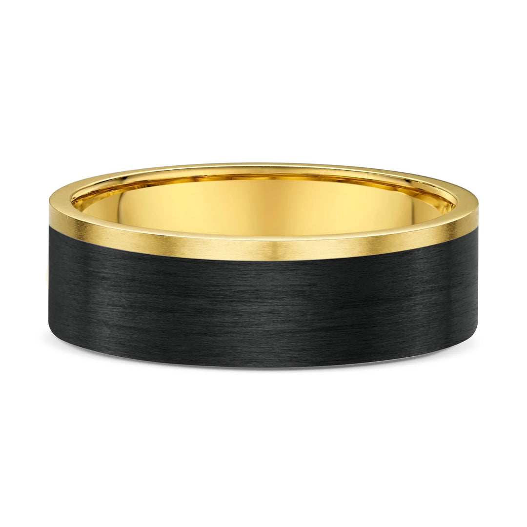 18K Gold Men’s Wedding Band with Black Carbon Fibre Inlay